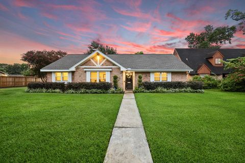 Photo of 9211 Olathe Street, Houston, TX 77055 (MLS # 26203916)