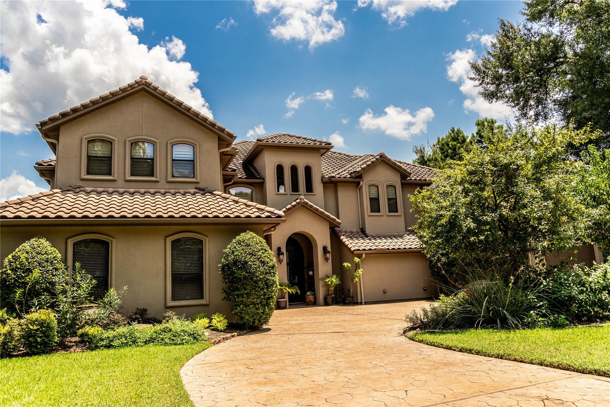28560 Oaks On The Water