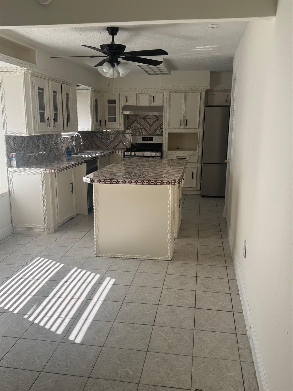 Photo of 10134 Kirkglen Drive #2, Houston, TX 77089 (MLS # 32949442)