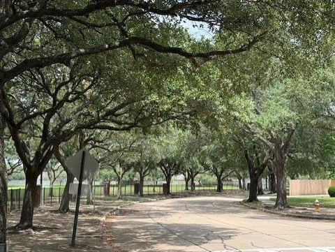 Photo of 501 Valley Brook Drive, La Porte, TX 77571 (MLS # 4003695)