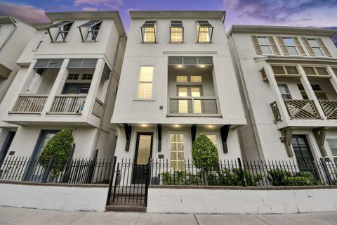 Photo of 210 E 28th Street, Houston, TX 77008 (MLS # 97378069)