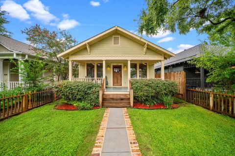 Photo of 1124 Ashland Street, Houston, TX 77008 (MLS # 26231511)