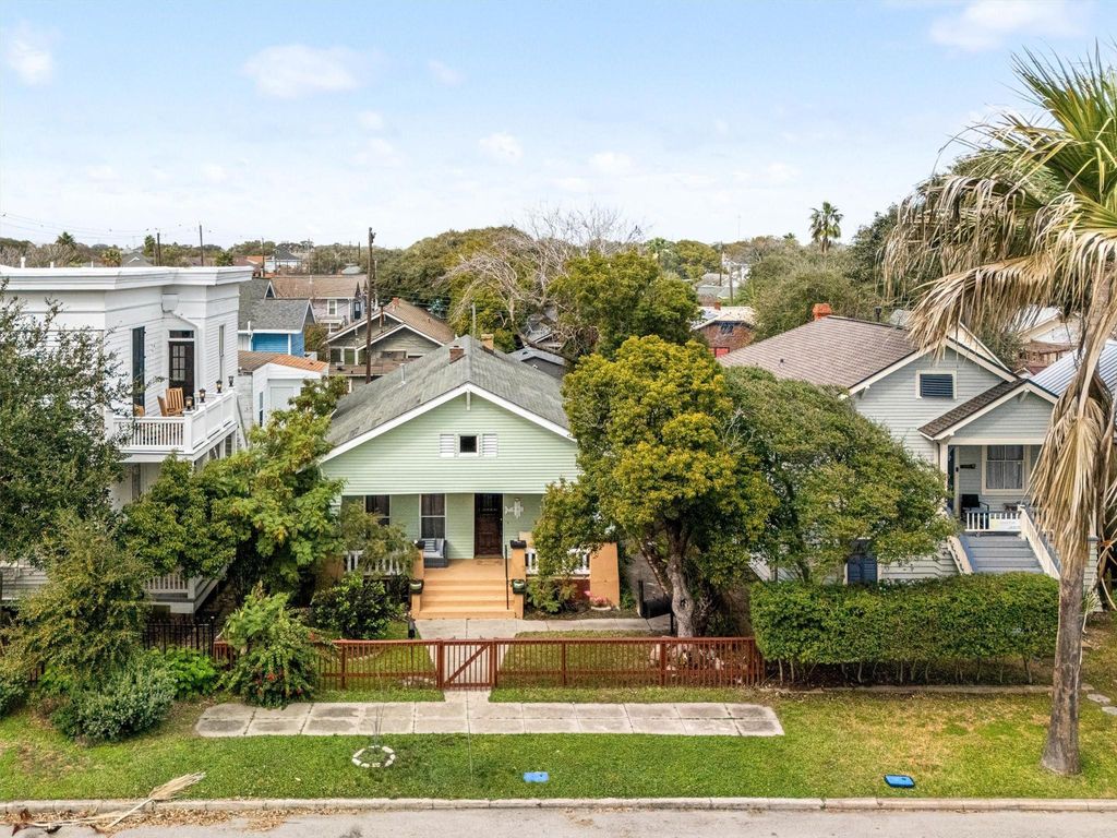 Photo of 3420 Avenue R Avenue, Galveston, TX 77550 (MLS # 16007628)