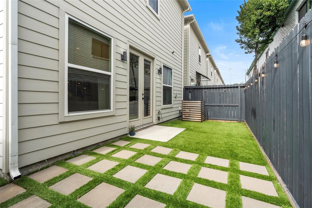 Photo of 5202 Pinemont Creek Lane, Houston, TX 77018 (MLS # 66752355)