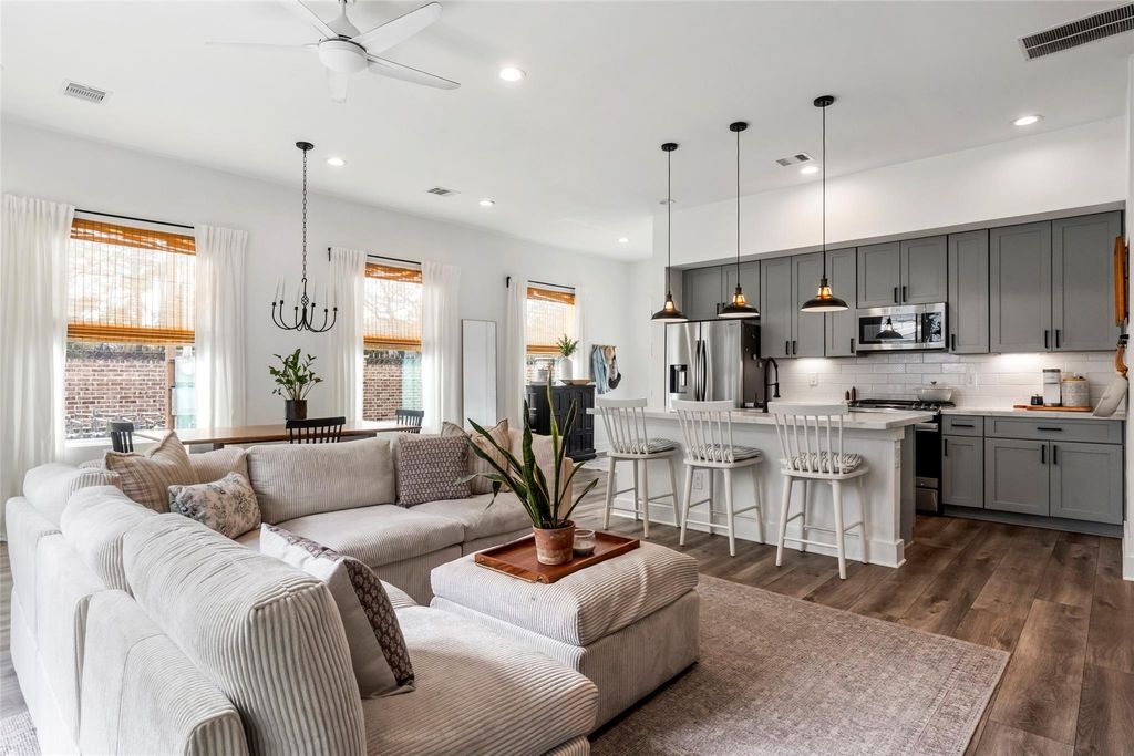 Photo of 5202 Pinemont Creek Lane, Houston, TX 77018 (MLS # 66752355)