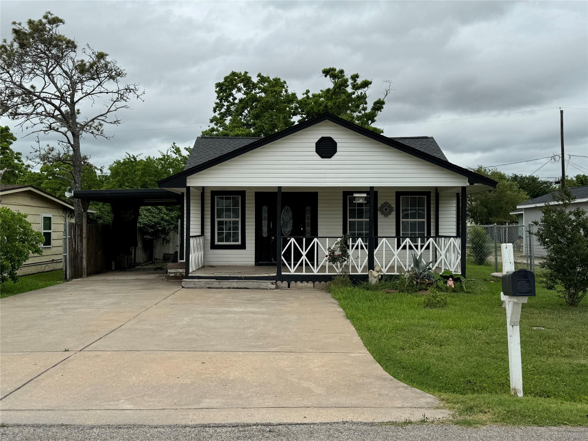 722 W 6th Street