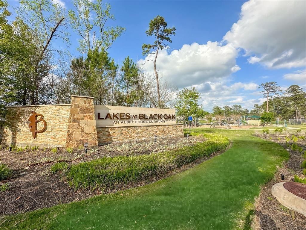 Photo of 52 Valiant Ridge Trail, Magnolia, TX 77354 (MLS # 18217330)