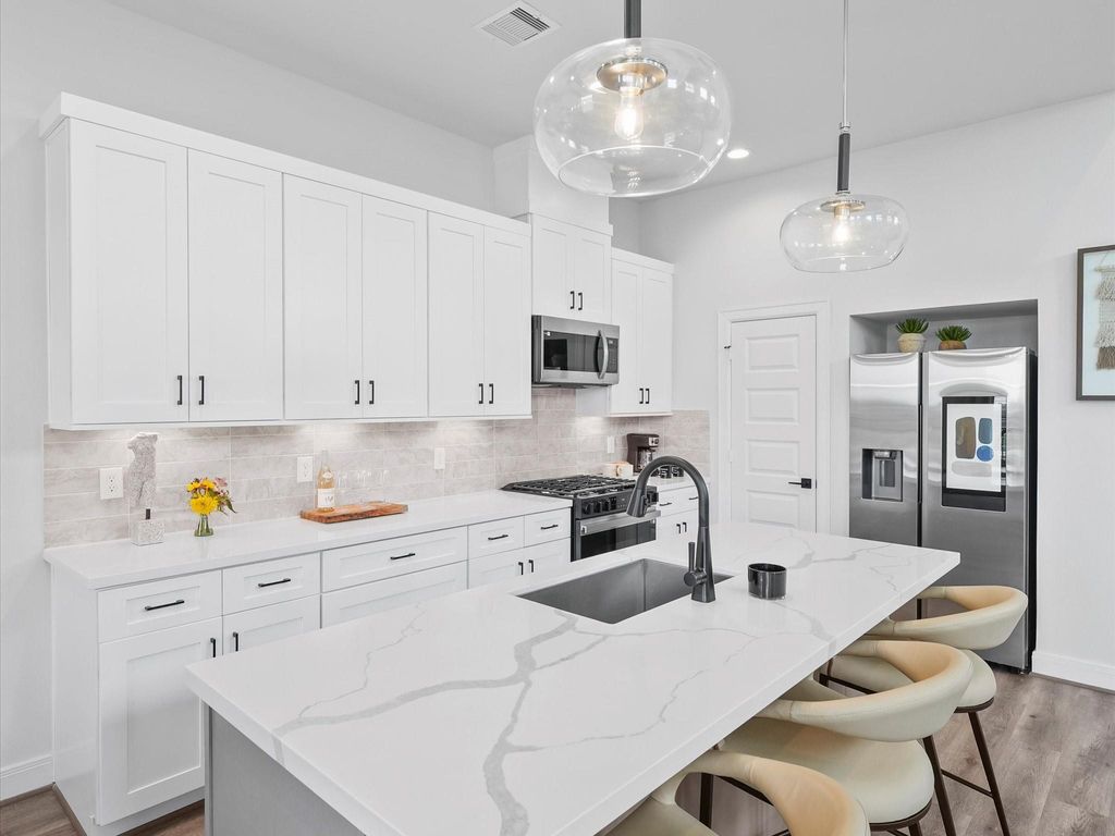 Photo of 9218 Washington Heights Street, Houston, TX 77063 (MLS # 74215340)