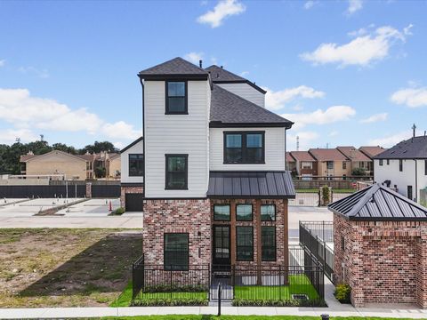 Photo of 9218 Washington Heights Street, Houston, TX 77063 (MLS # 74215340)