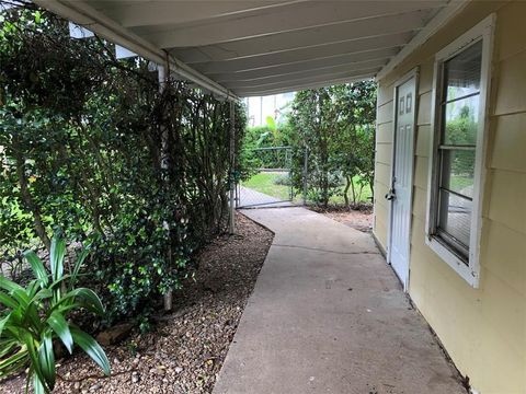 Photo of 208 Avenue A, El Campo, TX 77437 (MLS # 60571004)