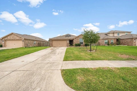 Homes For Sale - 9507 Garnet Grove Drive Dr<br/> Rosharon, TX 77583