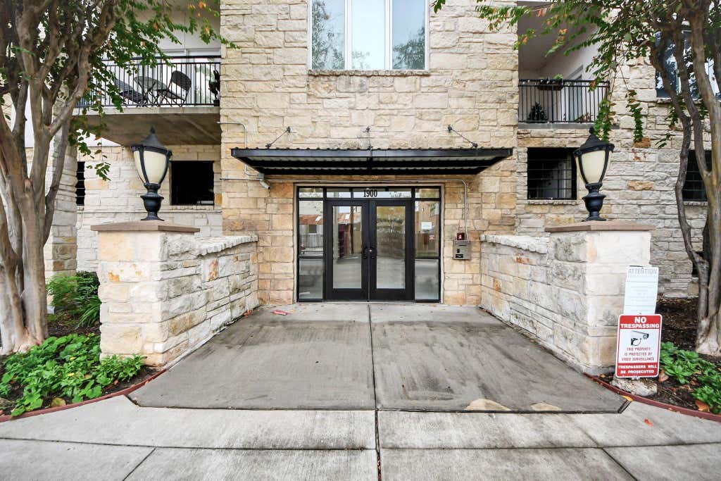 Photo of 1900 Genesee Street #204, Houston, TX 77006 (MLS # 36135431)