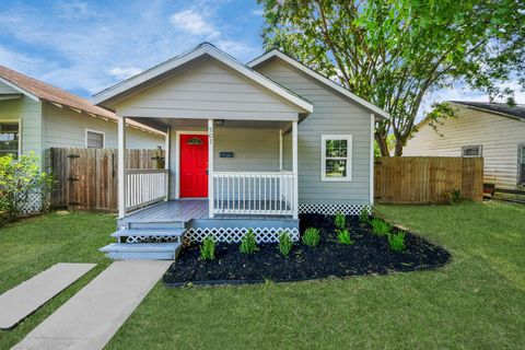 Photo of 507 S 3rd Street, La Porte, TX 77571 (MLS # 7746114) Photo of 507 S 3rd Street, La Porte, TX 77571 (MLS # 7746114)
