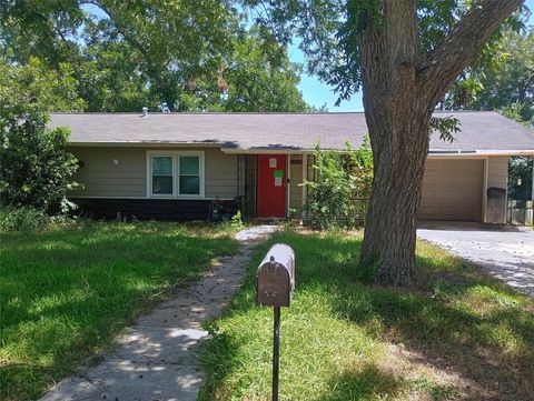 Photo of 907 Fisher Street, Taylor, TX 76574 (MLS # 79953130)