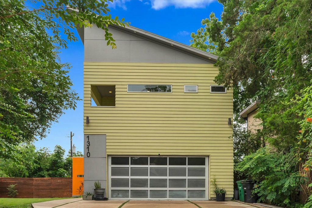 Photo of 1310 Du Lock Ln Lane, Houston, TX 77055 (MLS # 20018651)