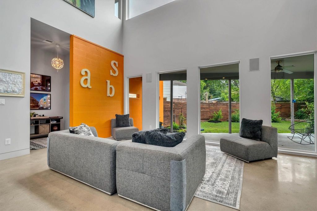 Photo of 1310 Du Lock Ln Lane, Houston, TX 77055 (MLS # 20018651)