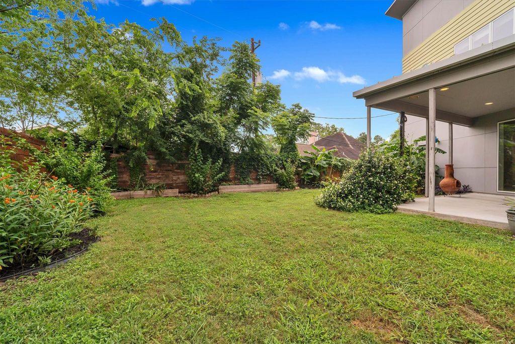 Photo of 1310 Du Lock Ln Lane, Houston, TX 77055 (MLS # 20018651)