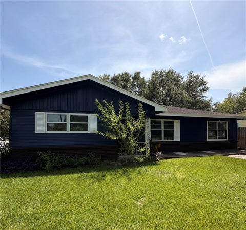 Photo of 607 Pearl St Street, Baytown, TX 77520 (MLS # 10842990)