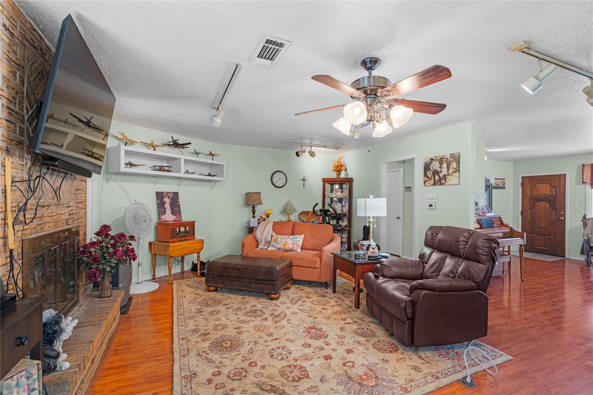 2521 Pickerton Drive