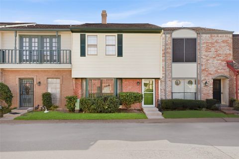 Photo of 7700 Creekbend Drive #75, Houston, TX 77071 (MLS # 21772168)