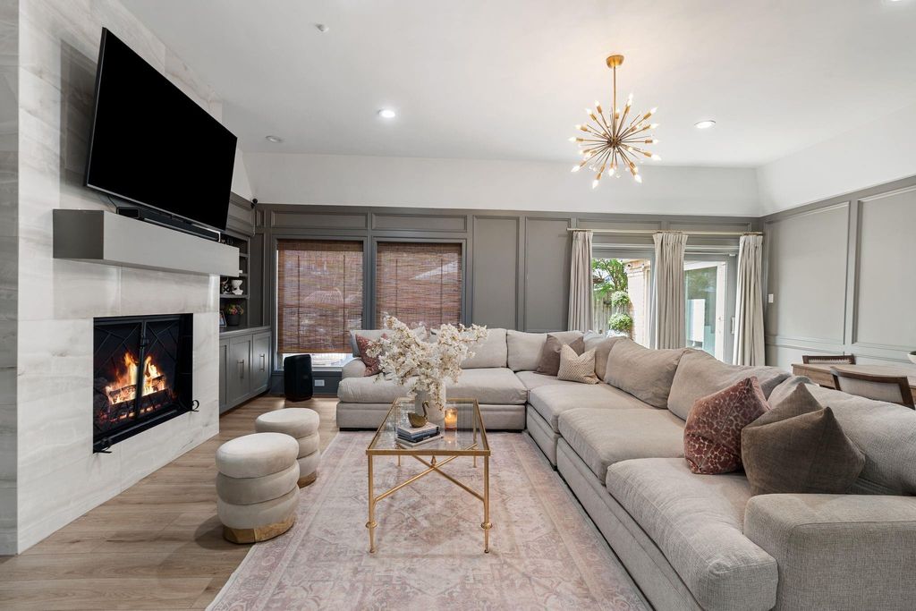 Photo of 40 Wellington Court, Sugar Land, TX 77478 (MLS # 54026442)