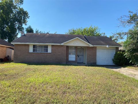 Photo of 4831 Markwood Lane, Houston, TX 77053 (MLS # 84406671)