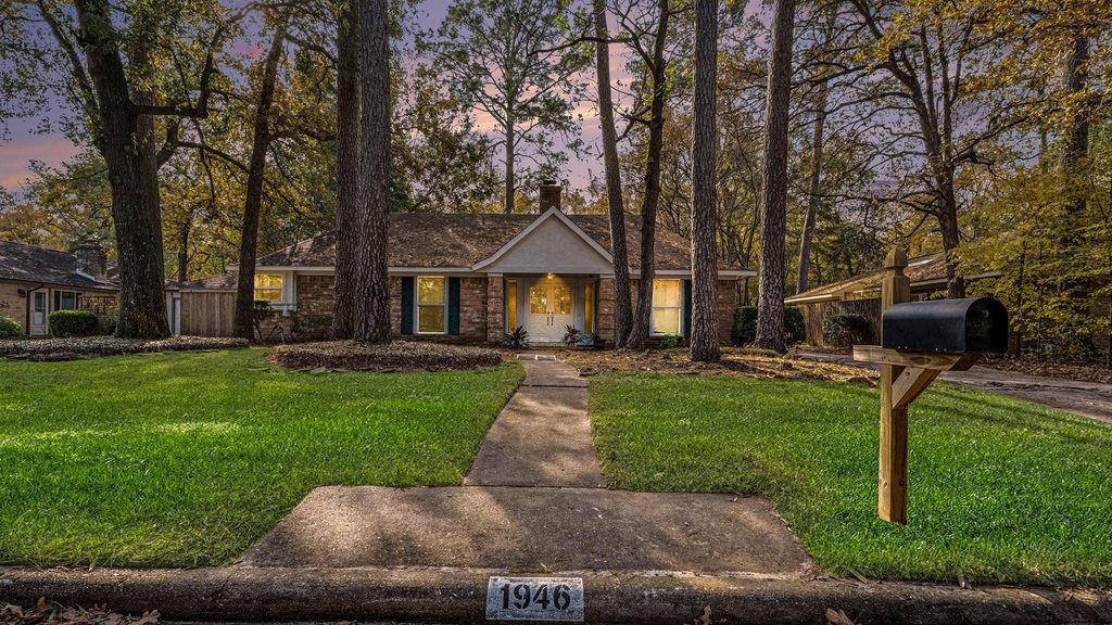 Photo of 1946 Shadow Rock Drive, Houston, TX 77339 (MLS # 34511510)