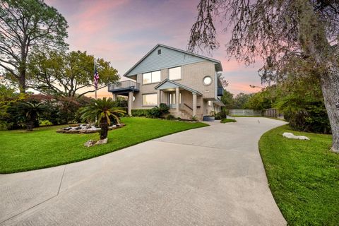 Photo of 2523 Baycrest Drive, Houston, TX 77058 (MLS # 26100826)
