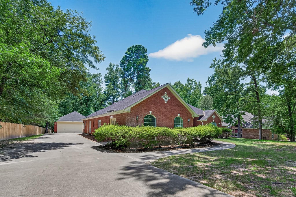 Photo of 2314 Carriage Run E, Conroe, TX 77384 (MLS # 51044118)