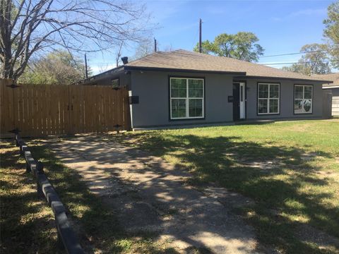 Photo of 1425 Confederate Road Road, Houston, TX 77055 (MLS # 87199805)