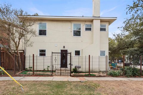 Photo of 615 Pacific St St, Houston, TX 77006 (MLS # 13435264)
