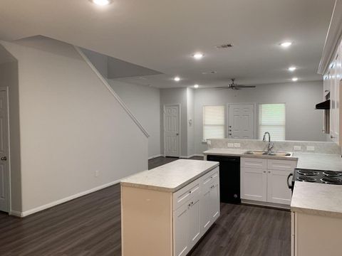 Tiny photo for 8229 Madera Road #B, Houston, TX 77078 (MLS # 60491119)