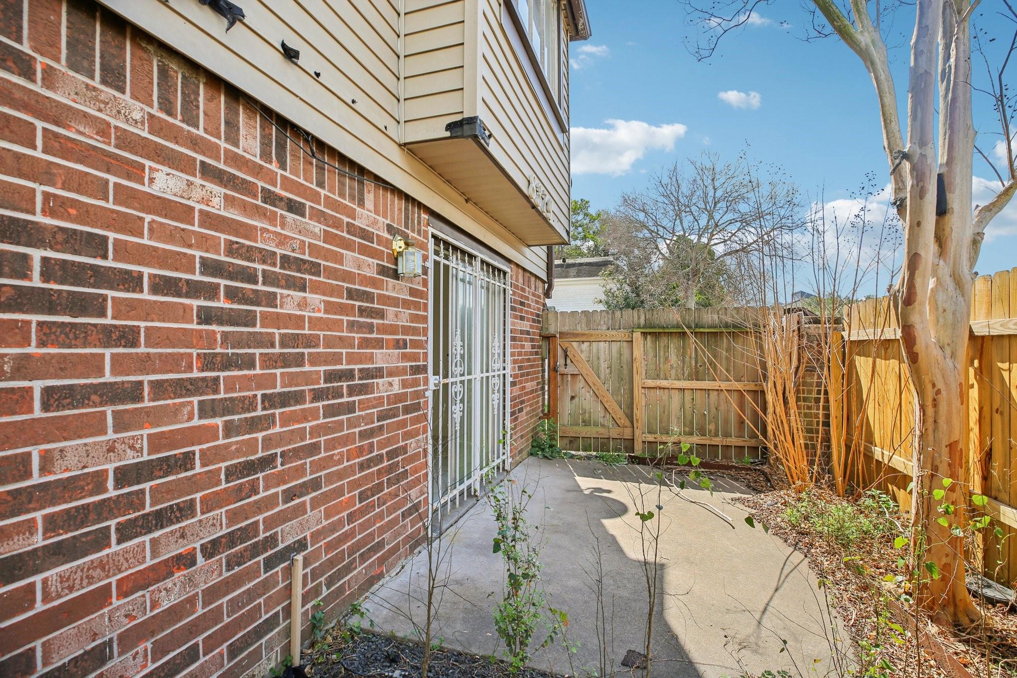 8379 La Roche Lane