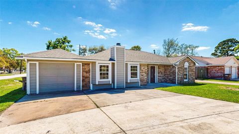 Homes For Sale - 4914 29th Street<br/> Dickinson, TX 77539