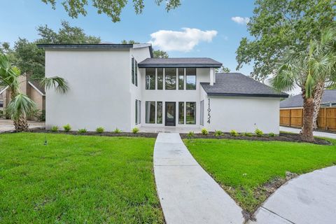Photo of 11954 Pebble Rock Drive, Houston, TX 77077 (MLS # 97634412)