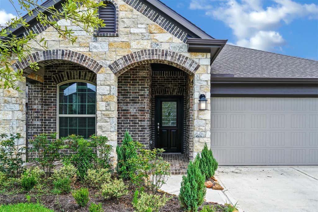 Photo of 187 Buckeye Drive, Montgomery, TX 77316 (MLS # 30353021)