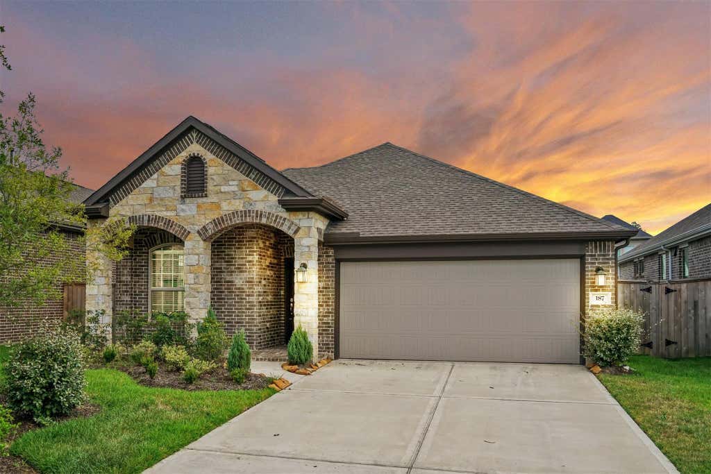Photo of 187 Buckeye Drive, Montgomery, TX 77316 (MLS # 30353021)