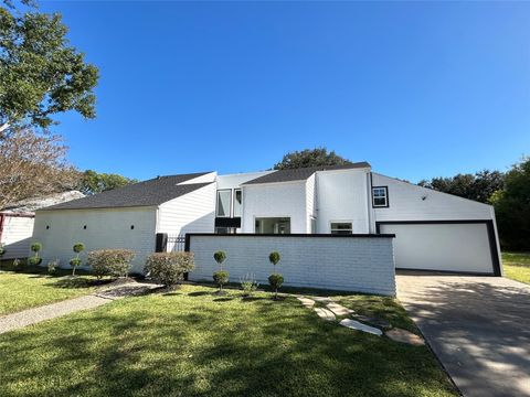 Photo of 11923 Riverview Drive, Houston, TX 77077 (MLS # 73642107)