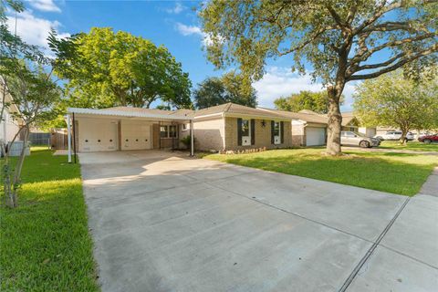Photo of 13414 Linden Street, Sugar Land, TX 77498 (MLS # 19235184)
