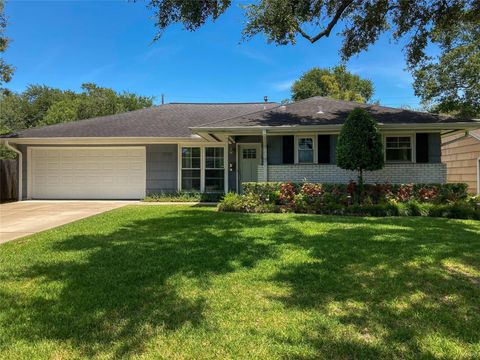 Photo of 5546 Pagewood Ln, Houston, TX 77056 (MLS # 93628874)
