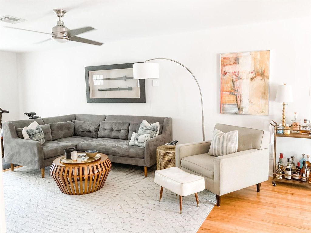 Photo of 5546 Pagewood Ln, Houston, TX 77056 (MLS # 93628874)