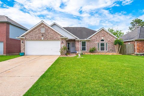 Photo of 2930 Community Drive, Alvin, TX 77511 (MLS # 74760169)