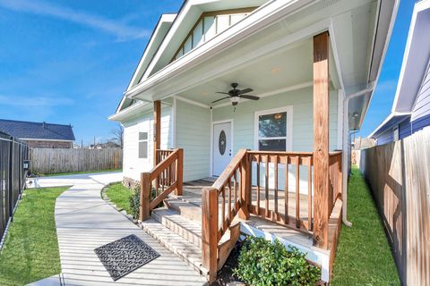 Photo of 3703 Lila Street, Houston, TX 77026 (MLS # 9997624)