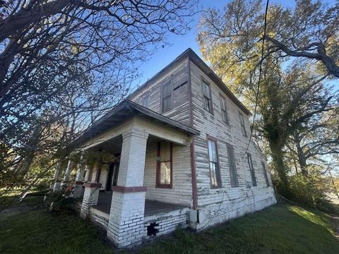 Photo of 500 E Austin Street, Marshall, TX 75670 (MLS # 18511714)