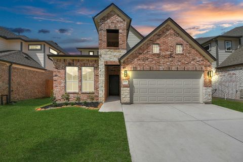 Photo of 12023 Maple Oak Drive Dr, Houston, TX 77066 (MLS # 79652754)