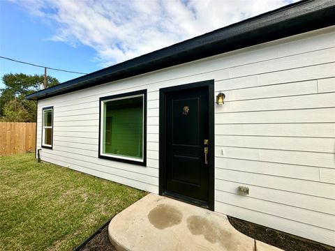 Photo of 11563 Persimmon Street, Willis, TX 77318 (MLS # 41265644)