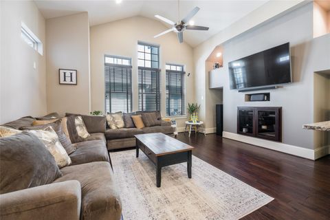 Tiny photo for 769 Waverly Street, Houston, TX 77007 (MLS # 70068245)