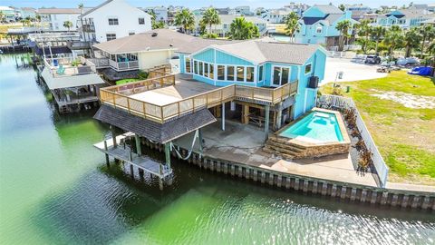 Photo of 1326 Hawaii Drive, Tiki Island, TX 77554 (MLS # 18694842)