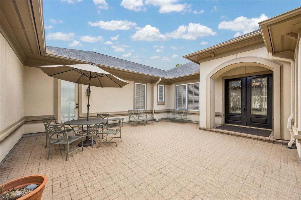 Photo of 3118 Bonnebridge Way Boulevard, Houston, TX 77082 (MLS # 95620397)