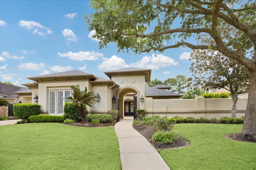 Photo of 3118 Bonnebridge Way Boulevard, Houston, TX 77082 (MLS # 95620397)
